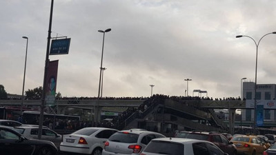 İstanbul'da metrobüs çilesi