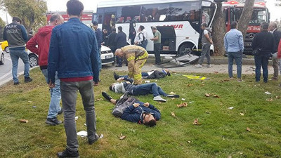 Servis aracı ağaca çarptı (31 Ekim 2018)