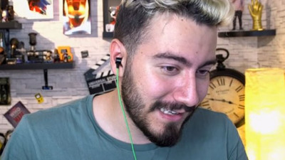 Enes Batur'a 'ütü' davası!