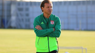 Tamer Tuna istifa etti