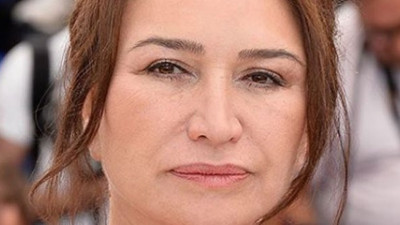 Bir Demet Tiyatro’nun en sevilen karakterlerine can veren oyuncu kimdir? Hadi İpucu