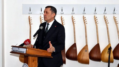 Milli Eğitim Bakanı Ziya Selçuk yeni projeyi oradan başlattı