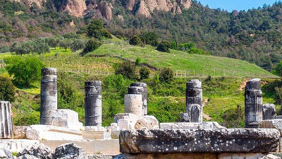 Lidyalıların başlatıp Perslerin geliştirdiği yolun adı nedir?