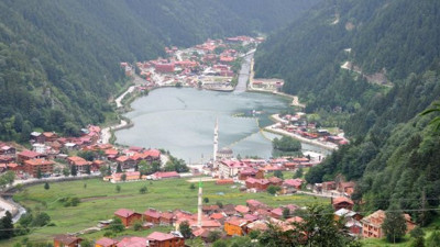 Arap turistler Uzungöl’de klip çekmeye başladı