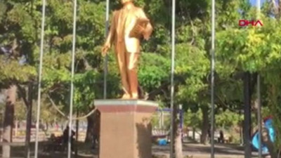 Antalya'da Atatürk heykeline sprey boralı saldırı!