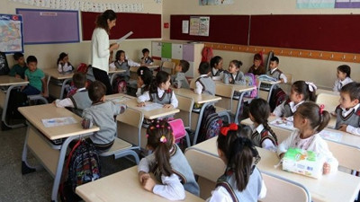 Her 4 öğretmenden biri ek iş yapıyor