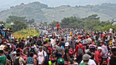 Yüzlerce göçmen Meksika sınırından geri döndü