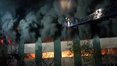 Maltepe'de plastik fabrikasında yangın çıktı!
