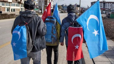 Uygur Türkleri'ne zulmü protesto için yürüyorlar