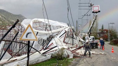 Anamur'u hortum ve fırtına vurdu