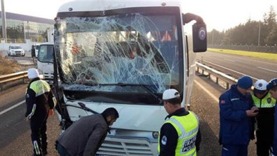 İşçi taşıyan midibüsler çarpıştı: 25 yaralı