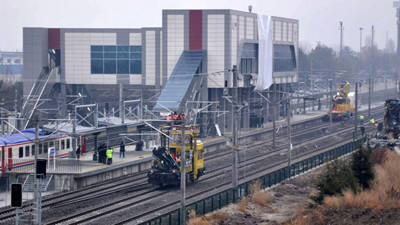 Tren kazasında enkaz kaldırıldı, banliyö seferleri başlayacak