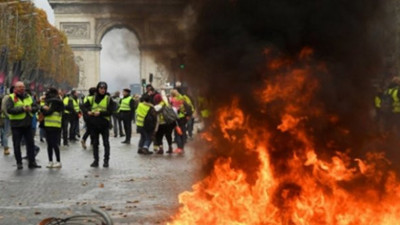 Macron'un Sarı Yelekler kararlarına hükümetten onay