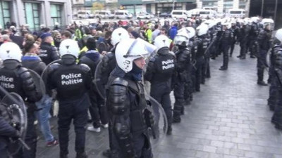 80 göstericiye karşı, 500'e yakın polisle müdahale