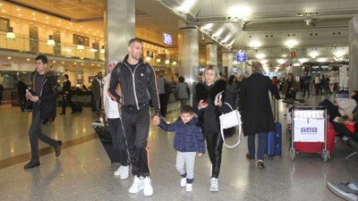 Ünlüler yılbaşı tatili için yurt dışına gitti