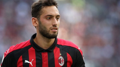 Hakan Çalhanoğlu’ndan Galatasaray’a yeşil ışık