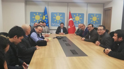 Serbest bırakılan Uygur Türklerinden İYİ Parti'ye teşekkür ziyareti