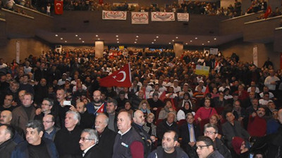 Emeklilikte yaşa takılanların toplantısı salona sığmadı