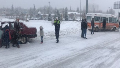 Karaman'da minibüs ile otomobil çarpıştı: 7 yaralı
