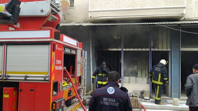 Şarjdayken patlayan telefon icra emanet deposunu yaktı