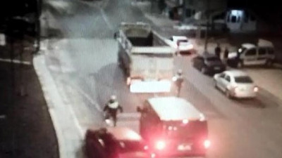 Alkollü sürücü polise çarptı