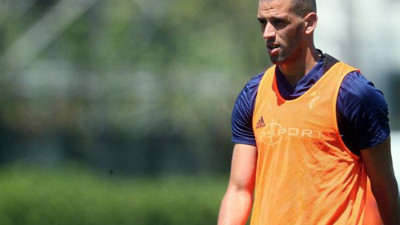 Slimani Fenerbahçe’de kaldı