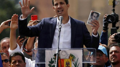 Venezuela Hava Kuvvetleri'nden muhalif lidere destek