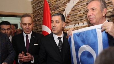 Mansur Yavaş Kerkük Türkmenleri’yle buluştu