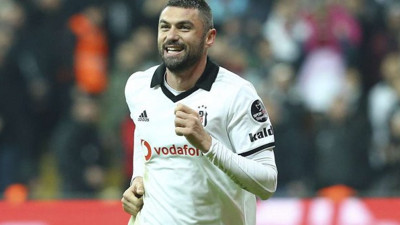Burak Yılmaz'ın kafasına çakmak isabet etti