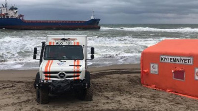 Kandıra'da yük gemisi karaya oturdu