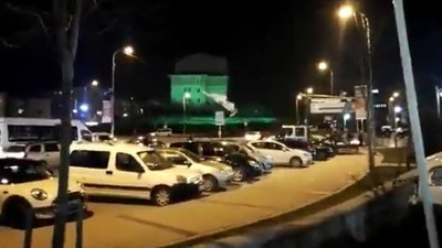 AKP’li belediye, CHP’li adayın afişlerini söktü