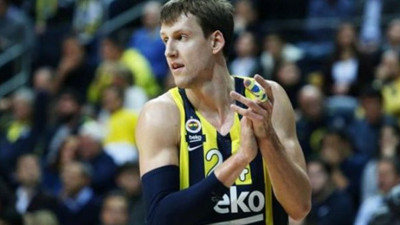 Fenerbahçe Vesely'nin sözleşmesini uzattı