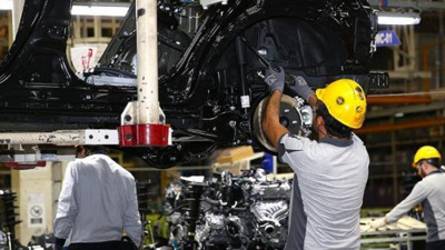 Sanayide daralma hız kesti