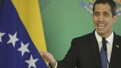 Guaido Venzeuela'ya geri döndü