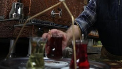 Cebindeki uyuşturucuyu hakimin odasında düşürdü