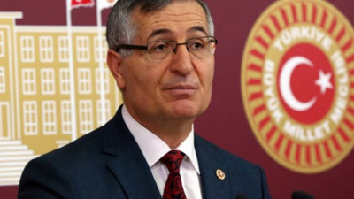 Özcan Yeniçeri'den hükümet medyasına tepki!