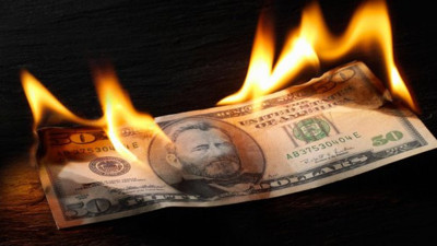 O ekonomistten dolar uyarısı: “Sayın Bakanın söylediği gibi değil”