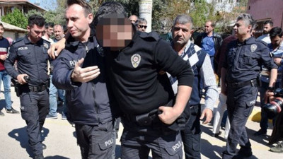 Gürültü ihbarına giden polisi bıçakladı!