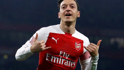 Mesut Özil defterden silindi!