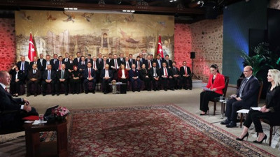 Erdoğan, tüm İstanbul adaylarını toplayıp TRT 1 canlı yayınına çıktı