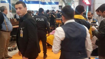 TÜYAP'ta stant devrildi: Yaralılar var