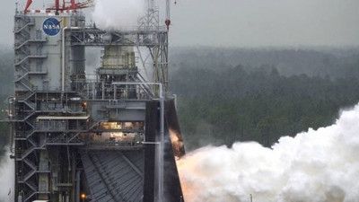 NASA, Ay seferlerinde kullanacağı roket motorunu test etti