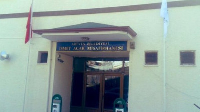 Artvin'de Demirhan Elçin'in ilk işi Ensar Vakfın binasını geri almak oldu