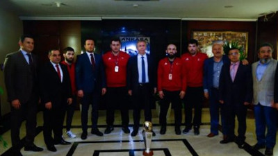 Milli güreşçiler, Mansur Yavaş'ı ziyaret etti