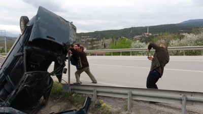 Hurdaya dönen otomobilinin fotoğrafını böyle çekti