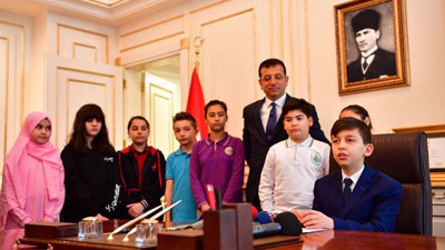 Ekrem İmamoğlu koltuğunu ortaokul öğrencisine devretti