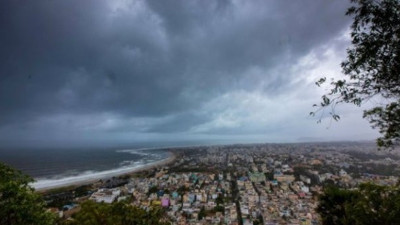 Hindistan’da 800 bin kişi tahliye ediliyor