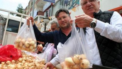 5 ton kuru soğan 1 saat içinde tükendi