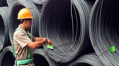 Sanayi üretimi düşmeye devam ediyor