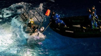 Victor Vescovo'nun rekor dalışı: 11 kilometre derinde plastik bulundu